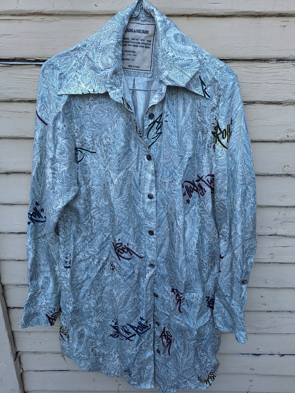 Zadig & Voltaire Paisley Button-Up Shirt in Light Gray with Script Accents
